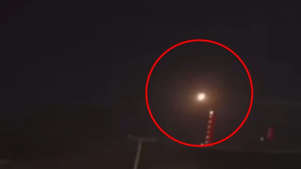 Mysterious FAST Bright Orange Light shoots across the sky